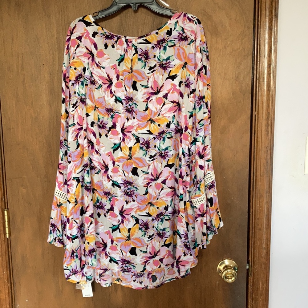 AGB floral print bell sleeve top boho tassel tie at neckline keyhole 3X - Picture 9 of 17